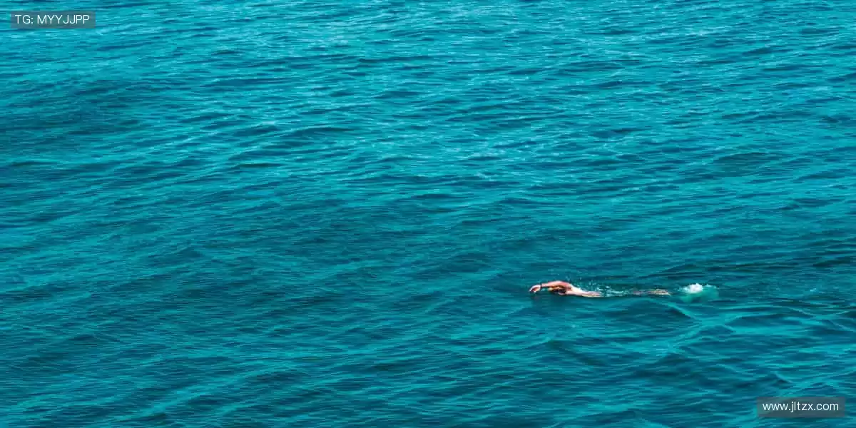 👟潮流单品，让运动成为时尚符号！